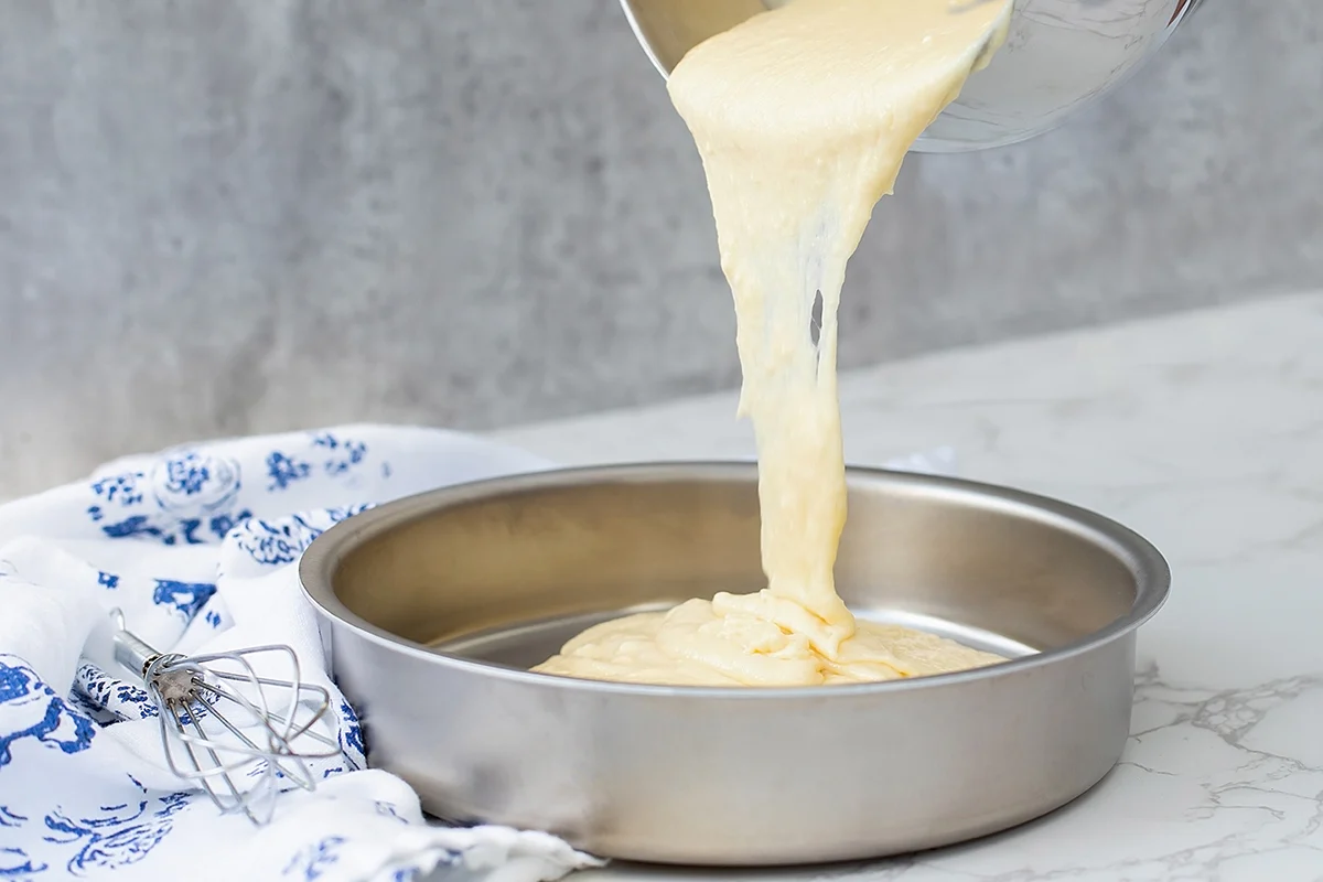 9" Round Cake Pan with No Handles - Image 4