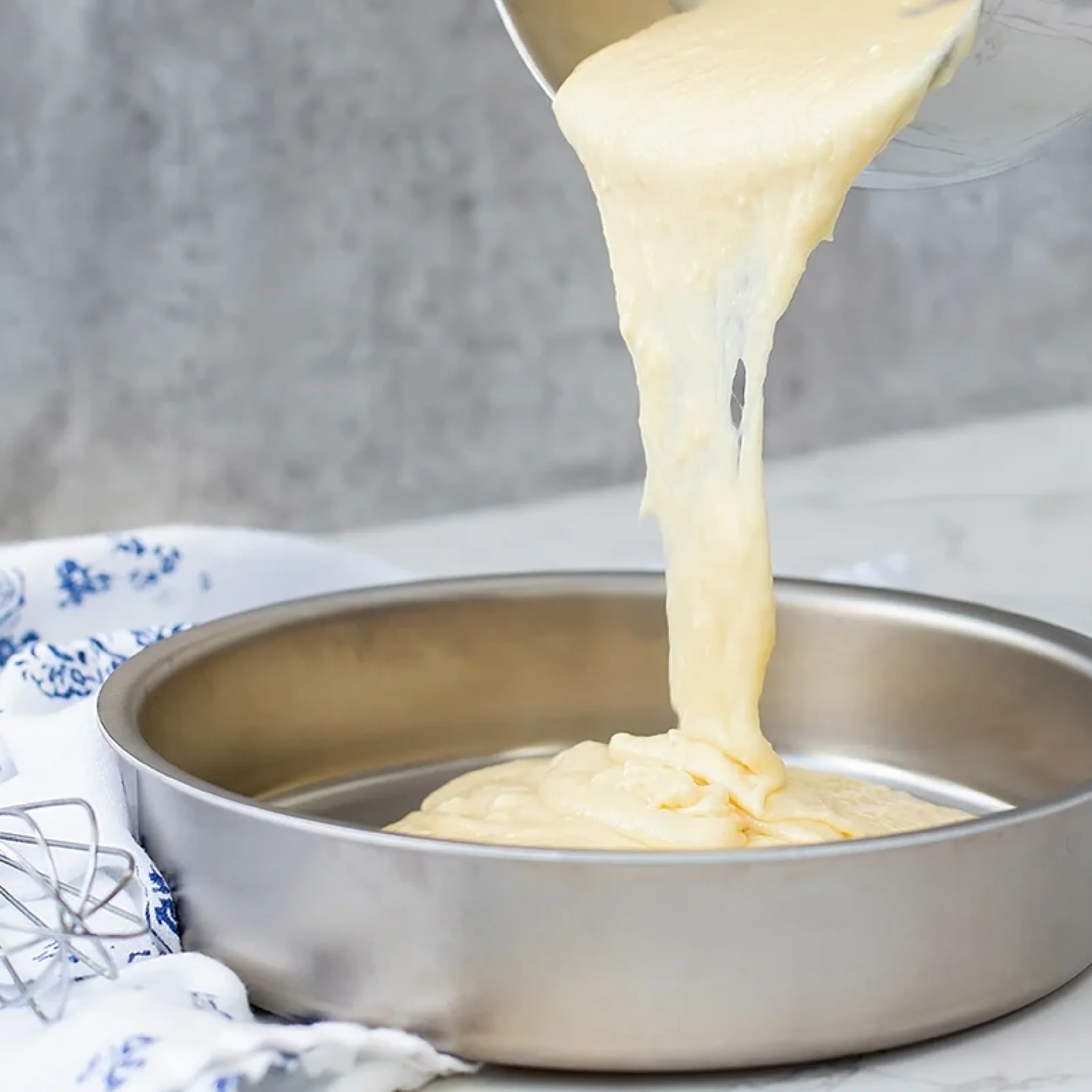 9" Round Cake Pan with No Handles - Image 5