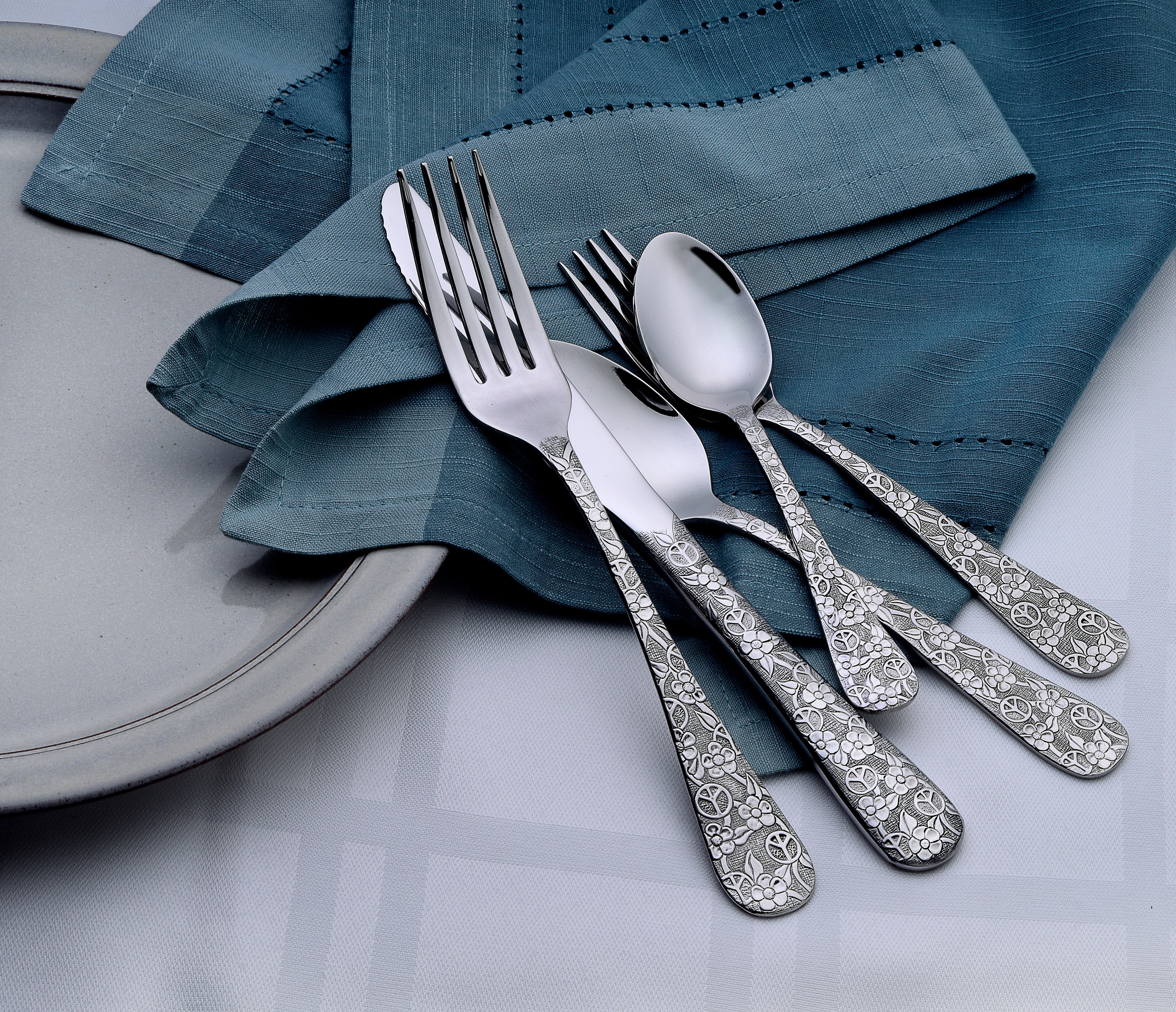 Woodstock- 65 Piece Set - Image 5